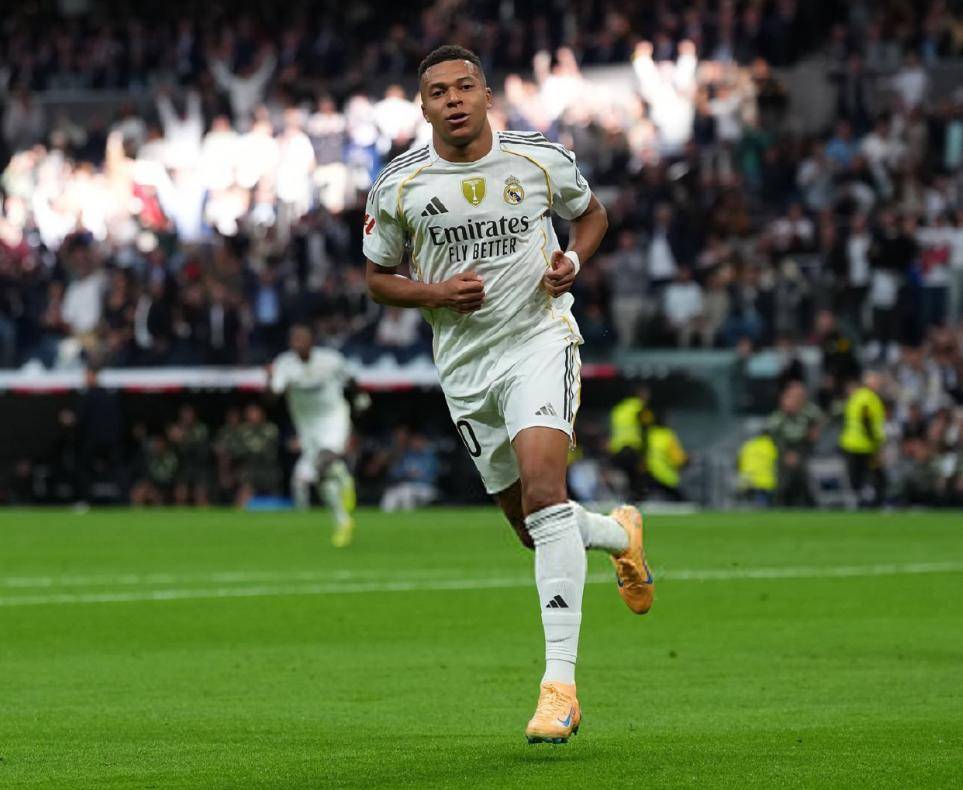 足坛一夜动态！阿森纳7连胜，曼城兵败梦魇之地，皇马复仇巴萨