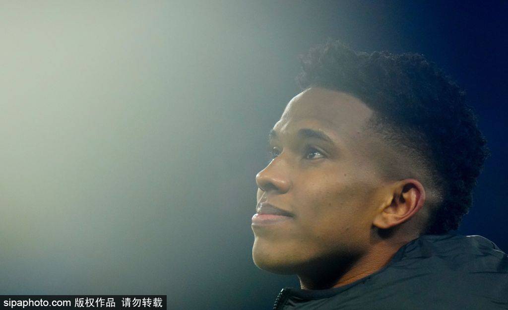 孔德闪耀欧冠舞台：巴萨新星梅开二度，重温昔日辉煌